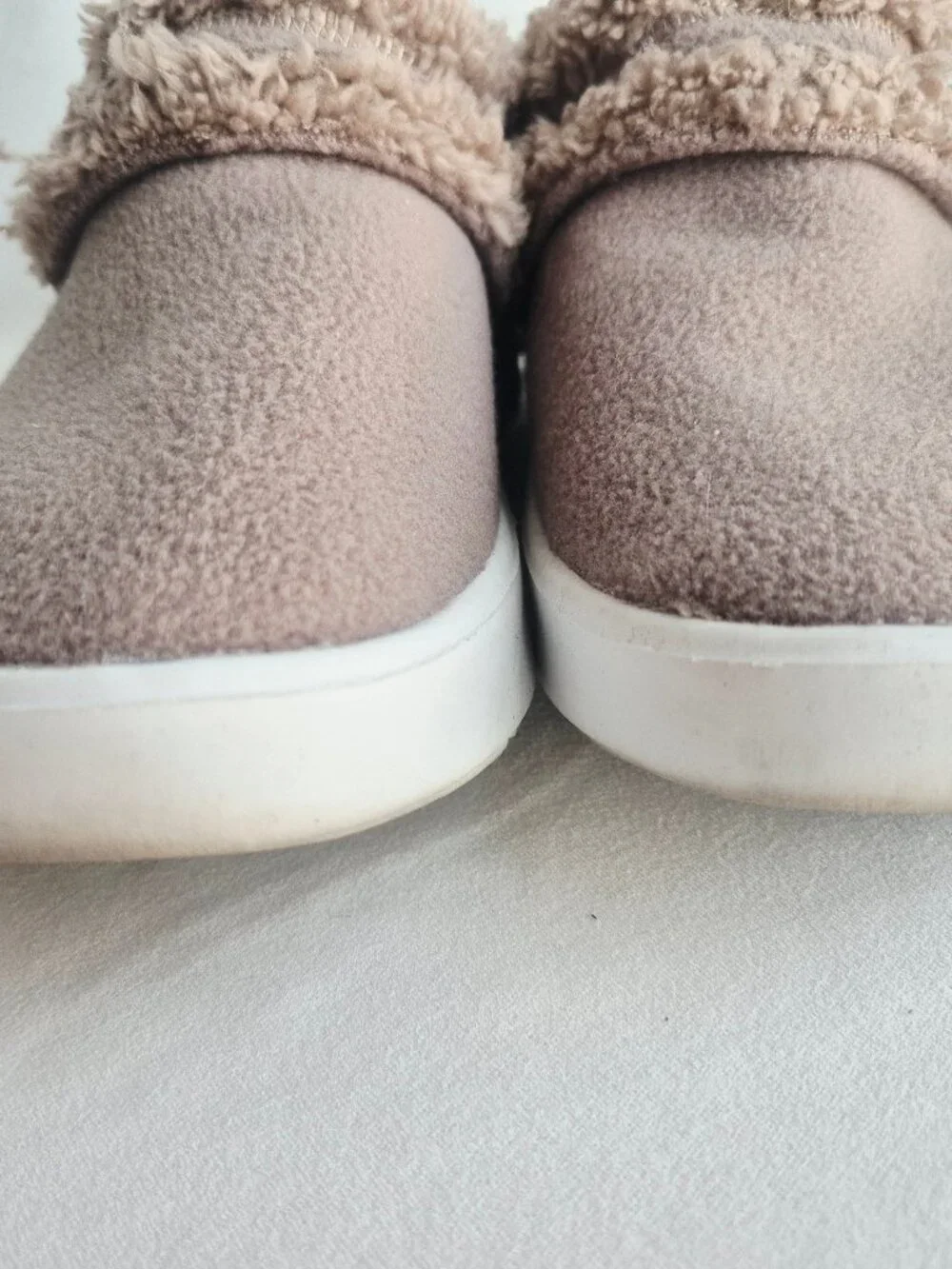 OOFOS vegan sherpa